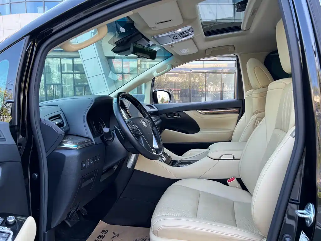Toyota Alphard — фото 7