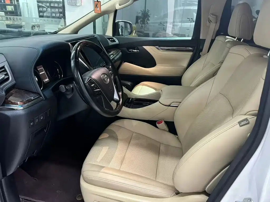 Toyota Alphard — фото 3