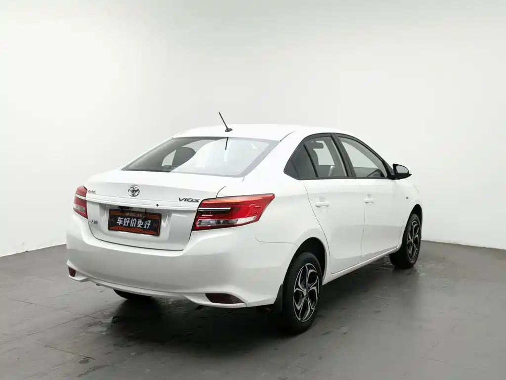 Toyota Vios — фото 2