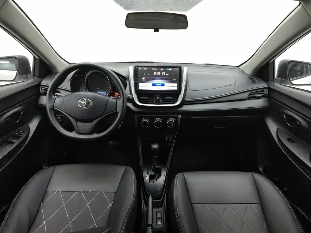 Toyota Vios — фото 5