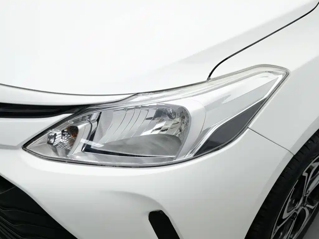 Toyota Vios — фото 7