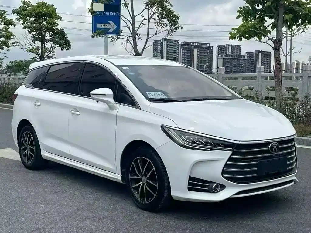 BYD MAX — фото 3