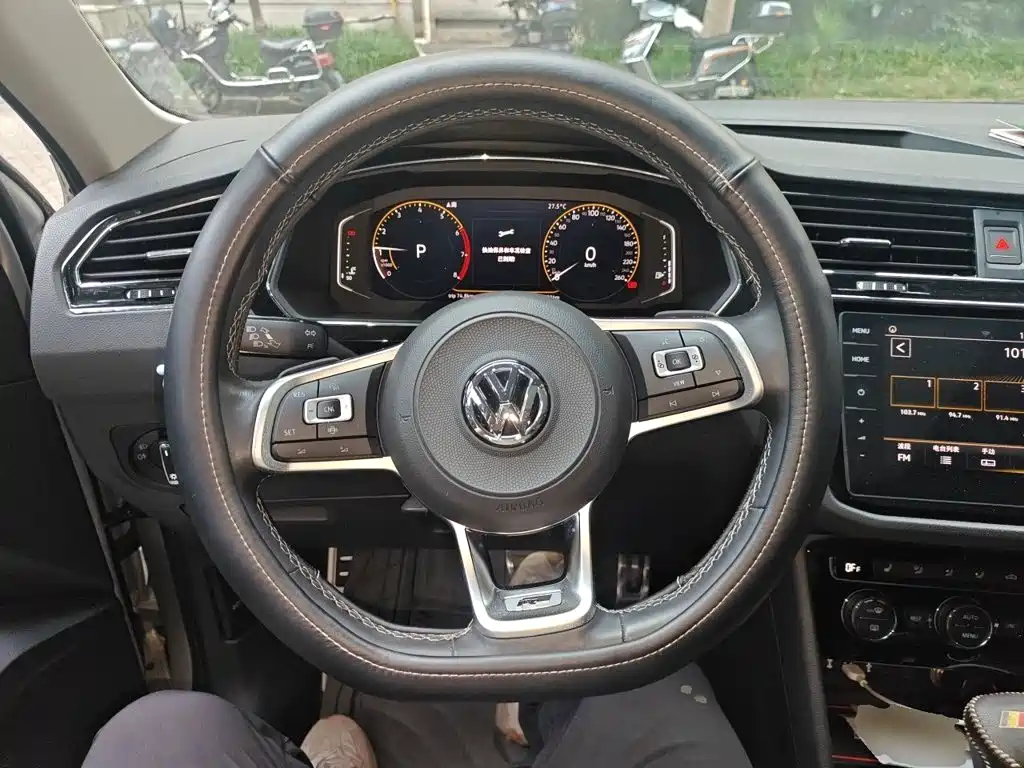 Volkswagen Tiguan L — фото 6