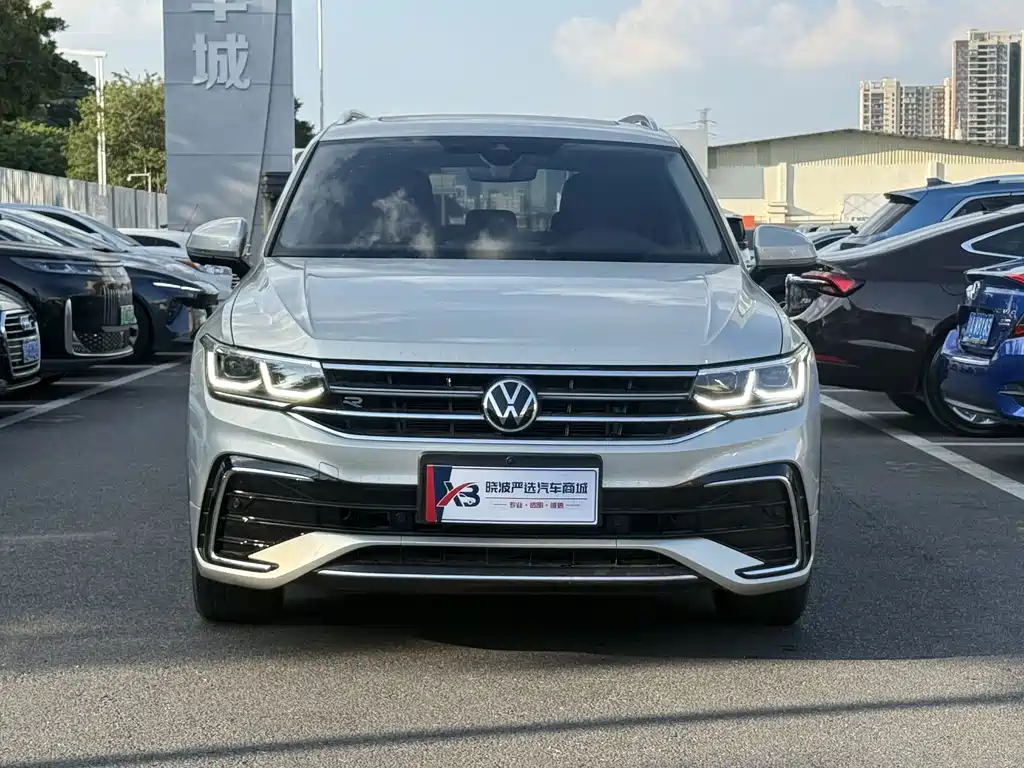 Volkswagen Tiguan L — фото 3
