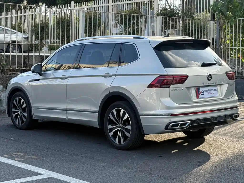 Volkswagen Tiguan L — фото 6