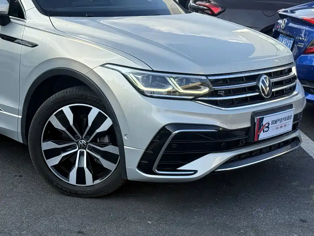 Volkswagen Tiguan L — фото 9