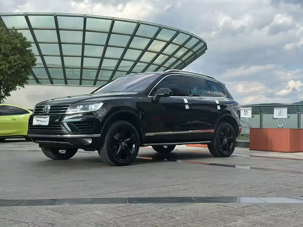 Volkswagen Touareg — фото 9
