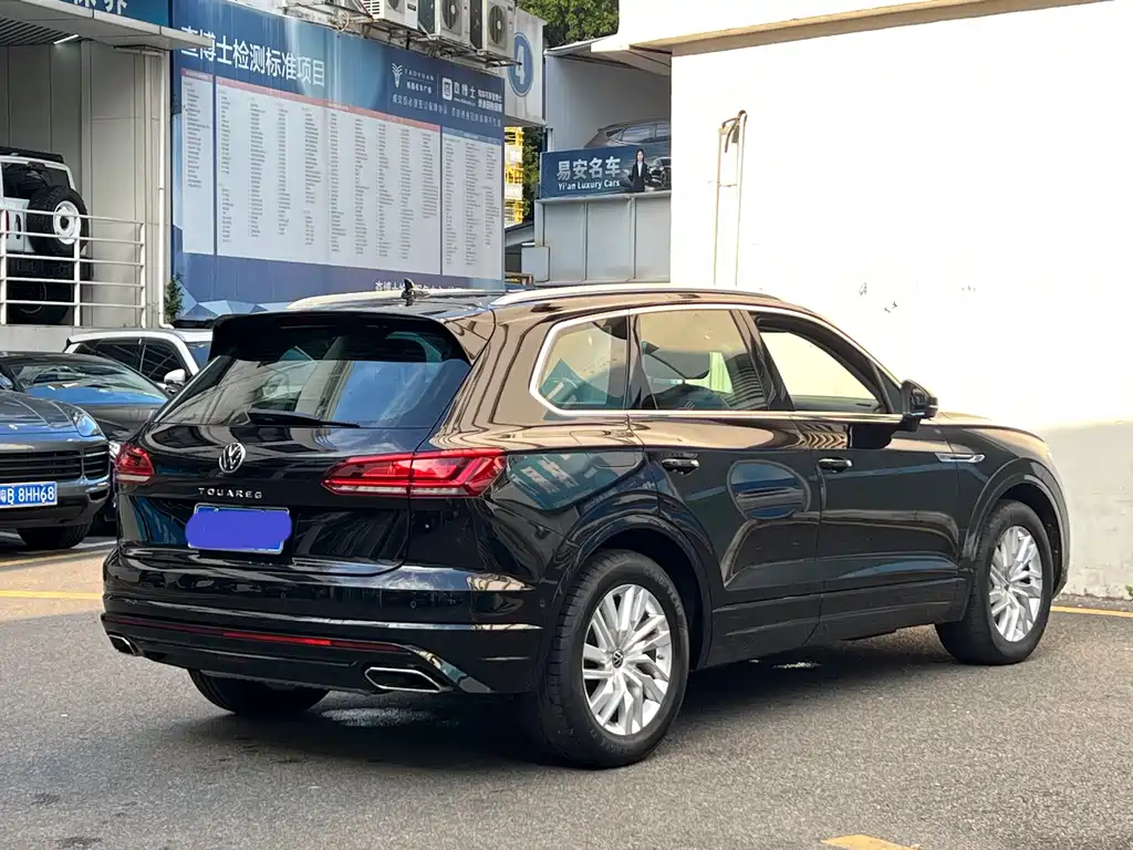 Volkswagen Touareg — фото 9