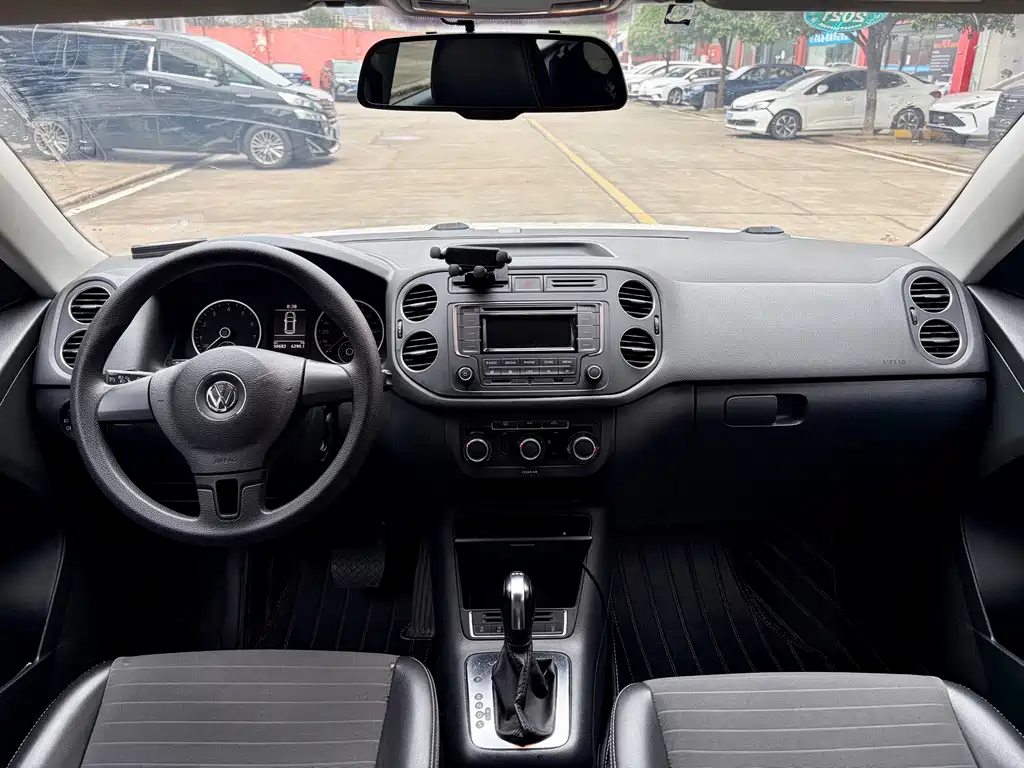 Volkswagen Tiguan — фото 5