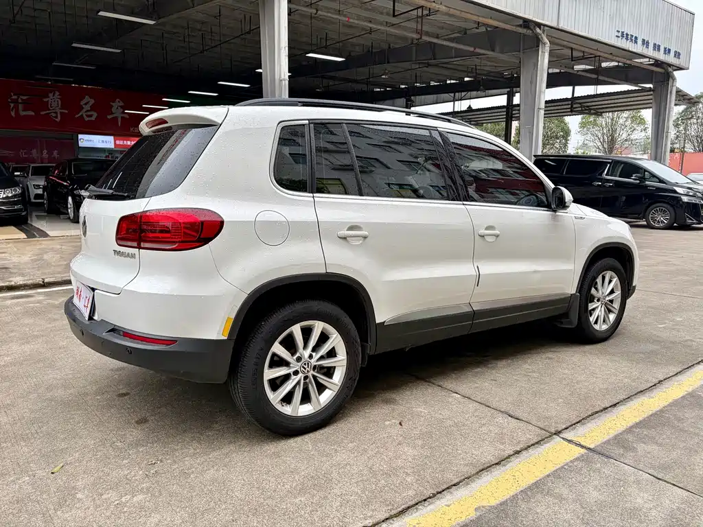 Volkswagen Tiguan — фото 7