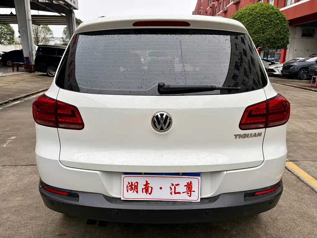 Volkswagen Tiguan — фото 8