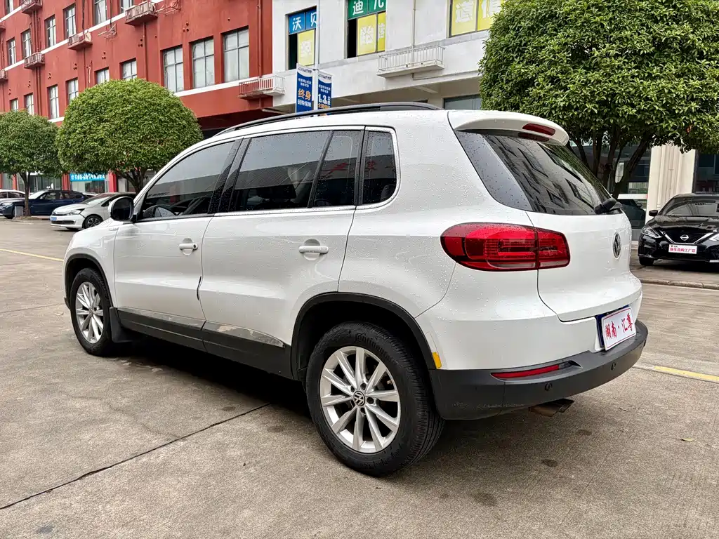 Volkswagen Tiguan — фото 9