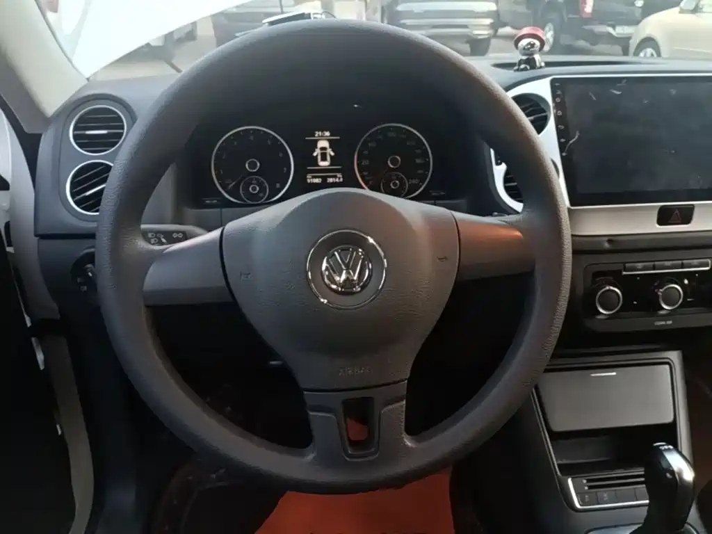 Volkswagen Tiguan — фото 10