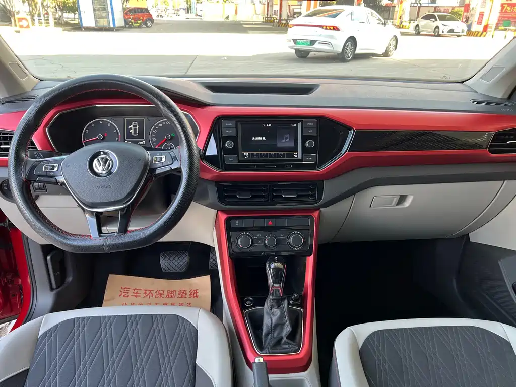 Volkswagen T-Cross — фото 9