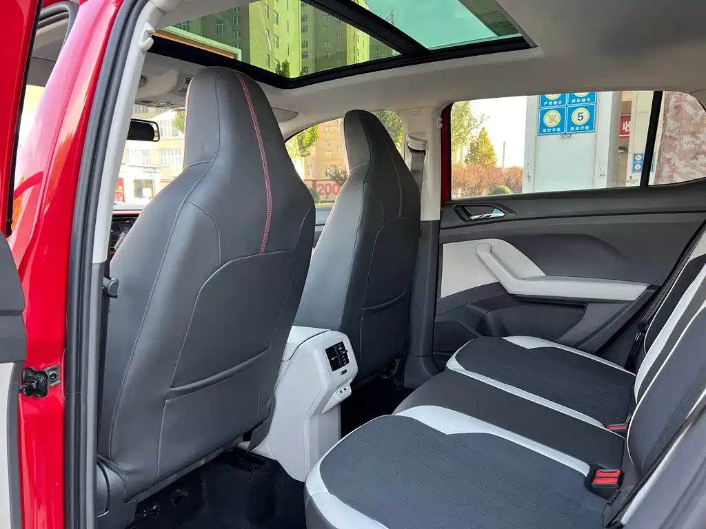 Volkswagen T-Cross — фото 10