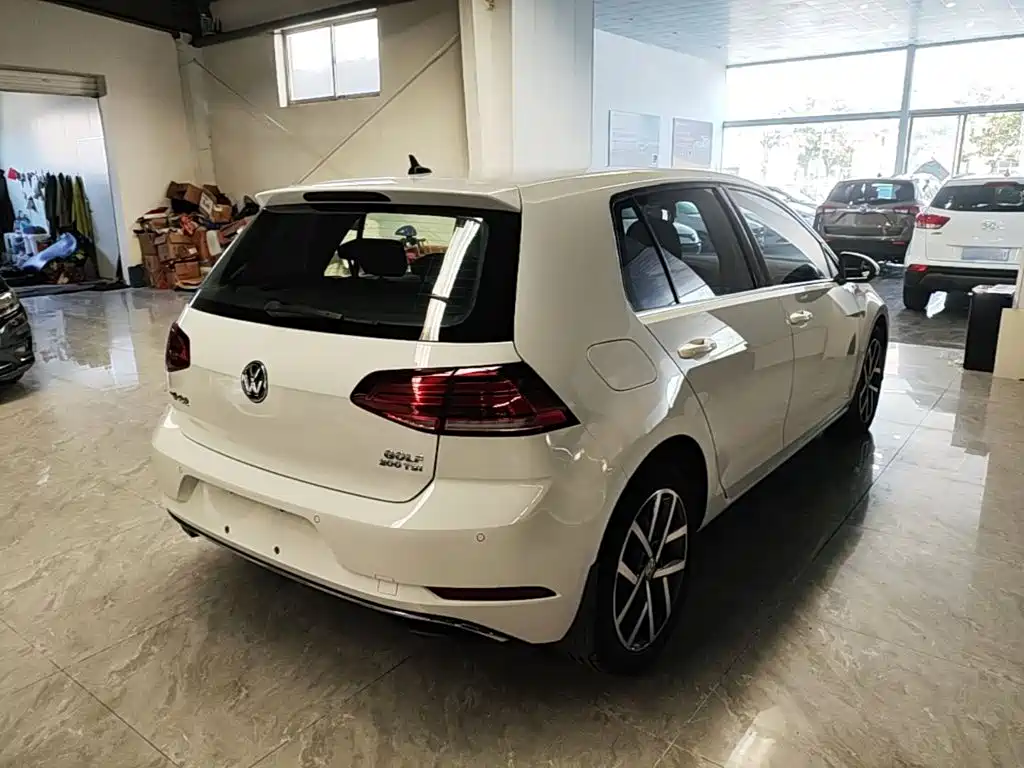 Volkswagen Golf — фото 6