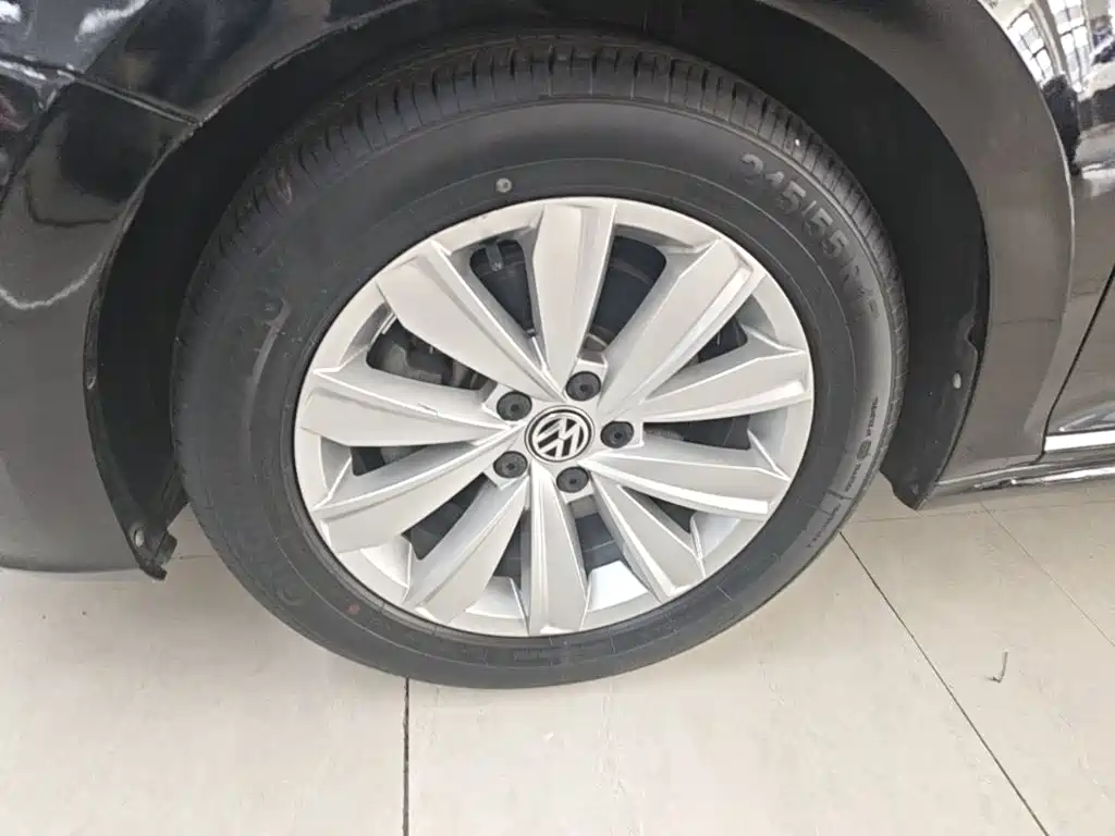 Volkswagen Passat — фото 22