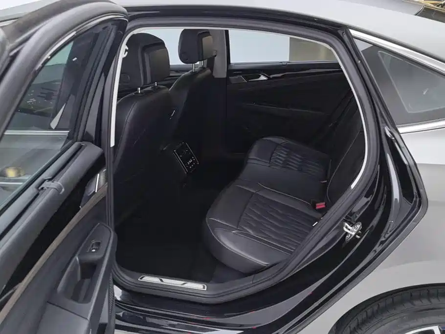Volkswagen Passat — фото 11