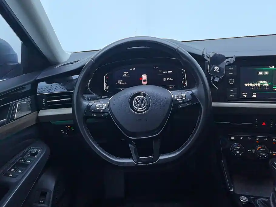 Volkswagen Passat — фото 15