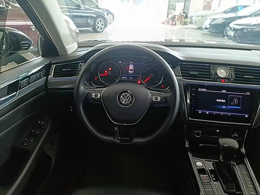 Volkswagen Phideon — фото 10