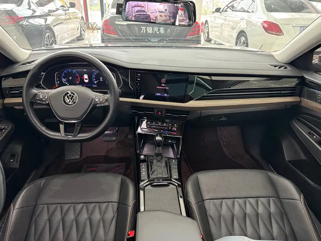 Volkswagen Passat — фото 11