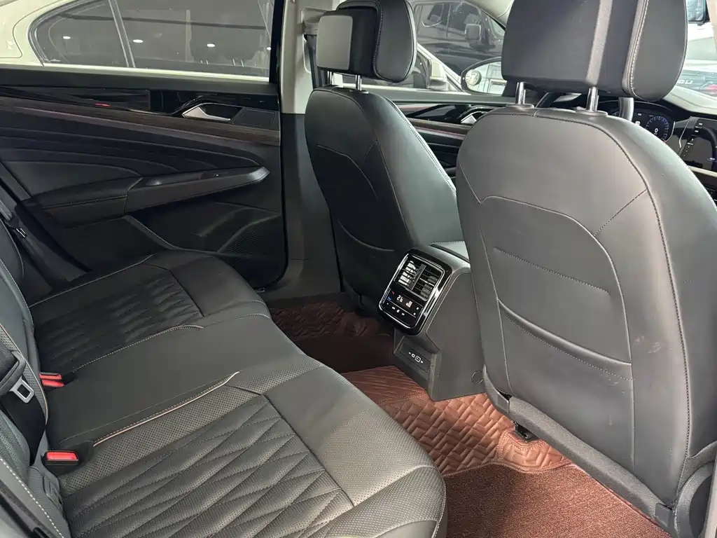Volkswagen Passat — фото 8