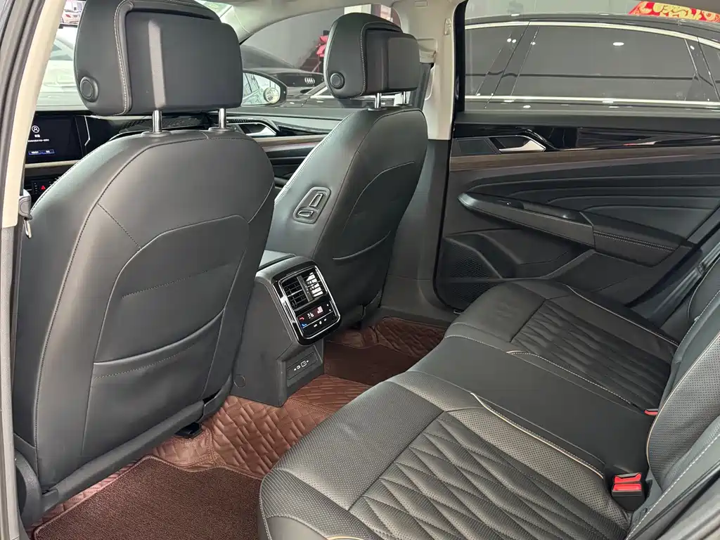 Volkswagen Passat — фото 10
