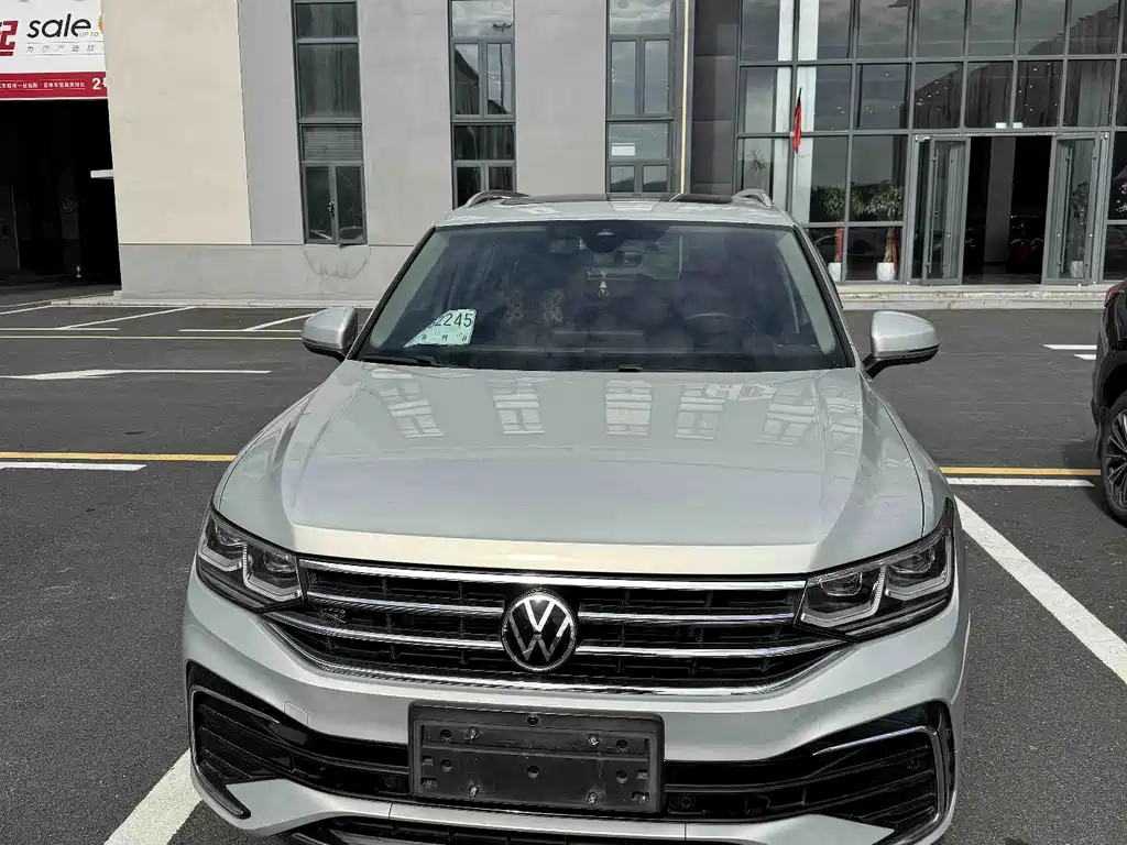 Volkswagen Tiguan L — фото 2