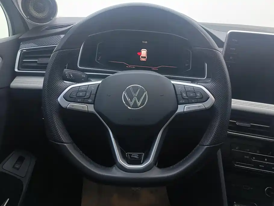 Volkswagen Tiguan L — фото 15