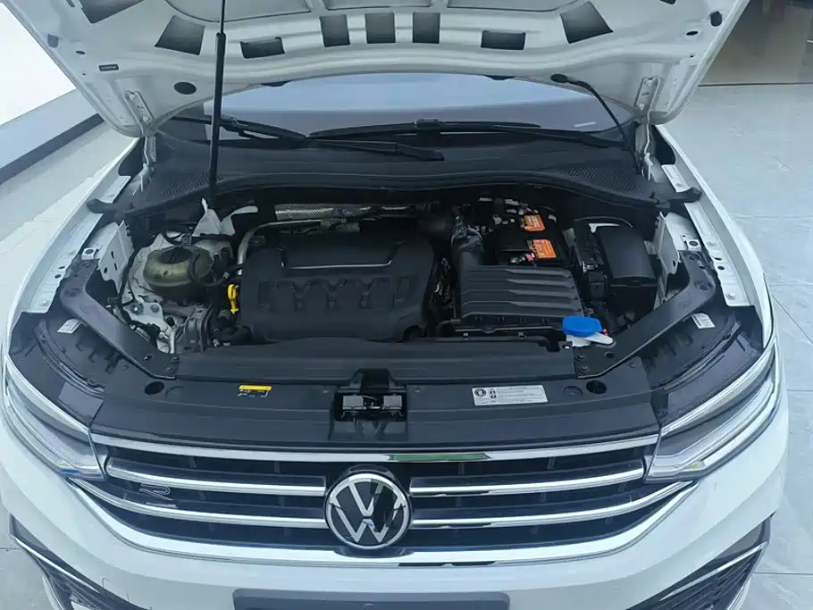 Volkswagen Tiguan L — фото 10
