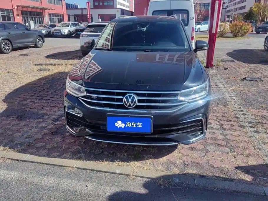 Volkswagen Tiguan L — фото 2