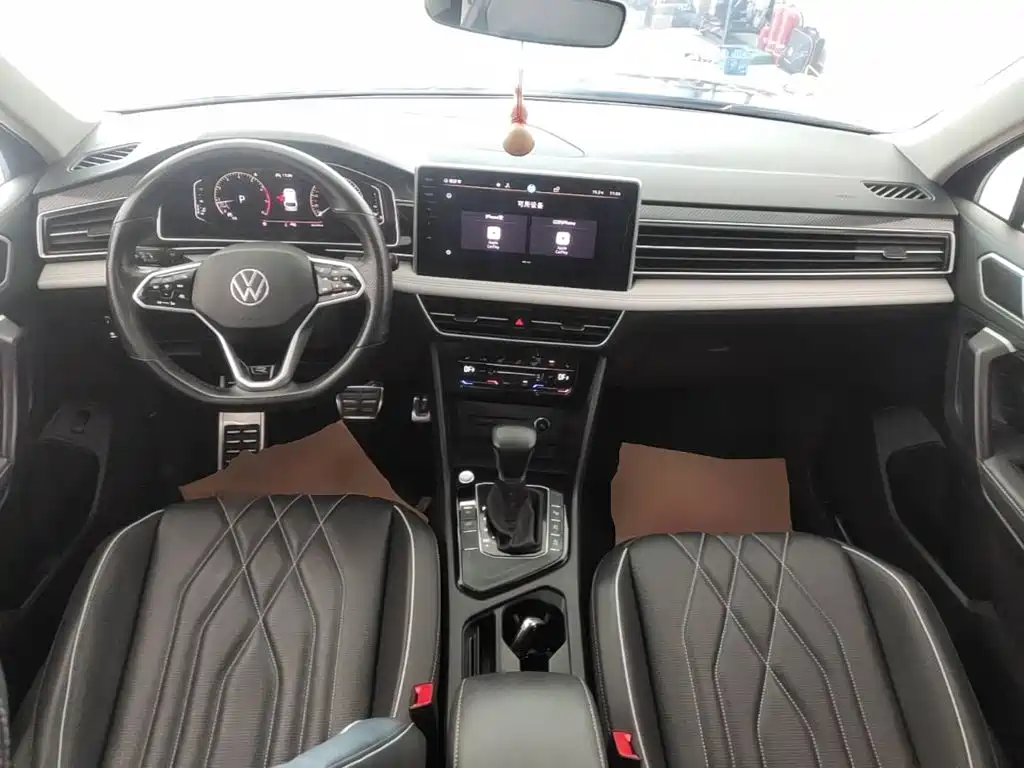 Volkswagen Tiguan L — фото 9