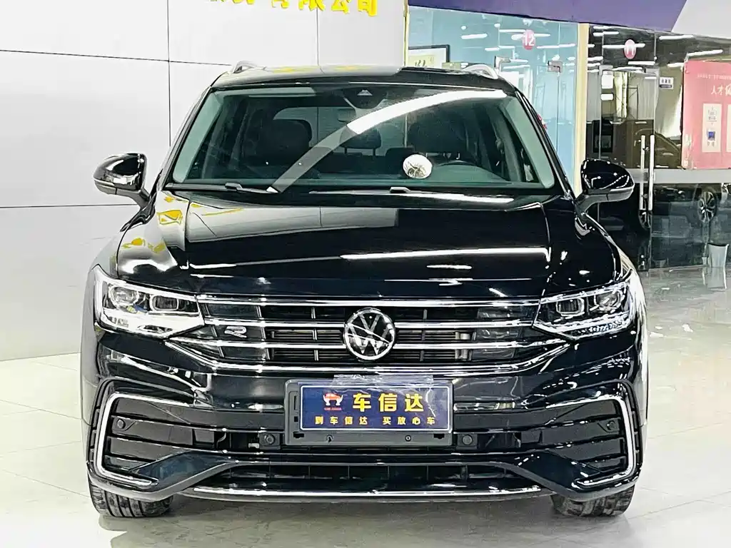 Volkswagen Tiguan L — фото 2