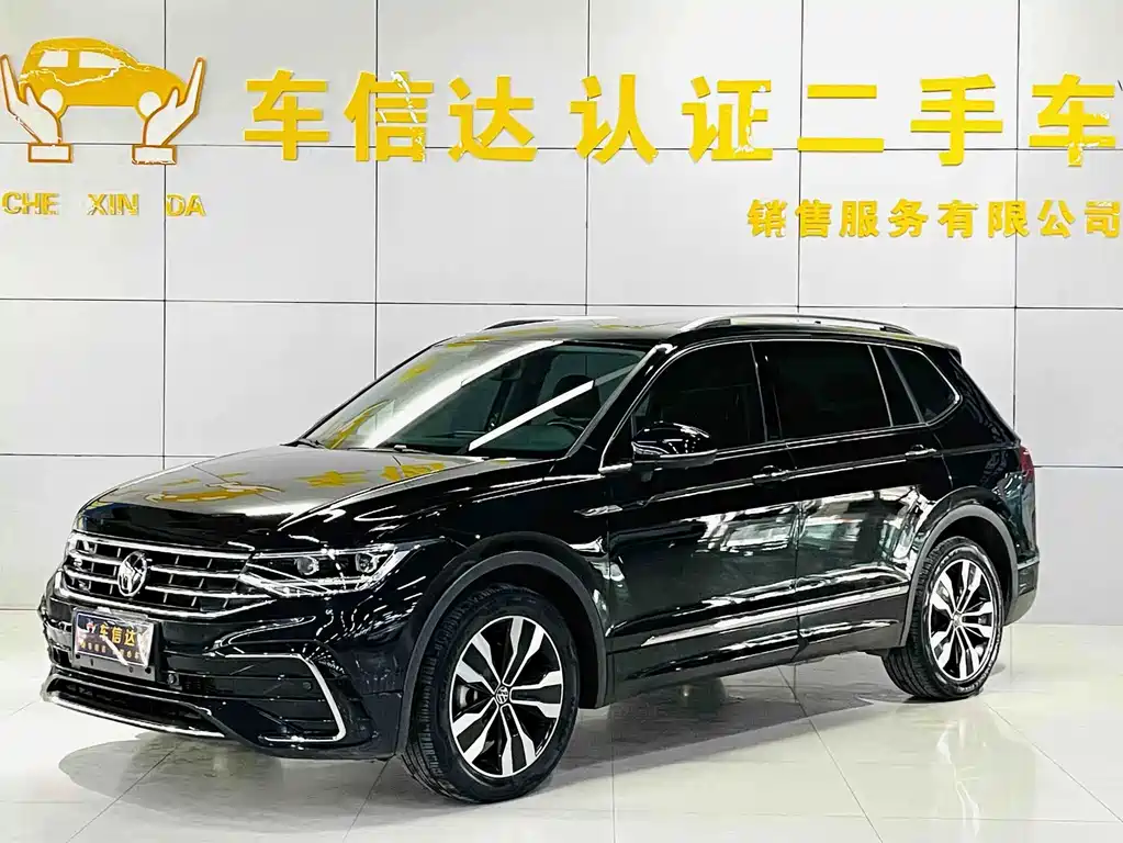 Volkswagen Tiguan L — фото 1