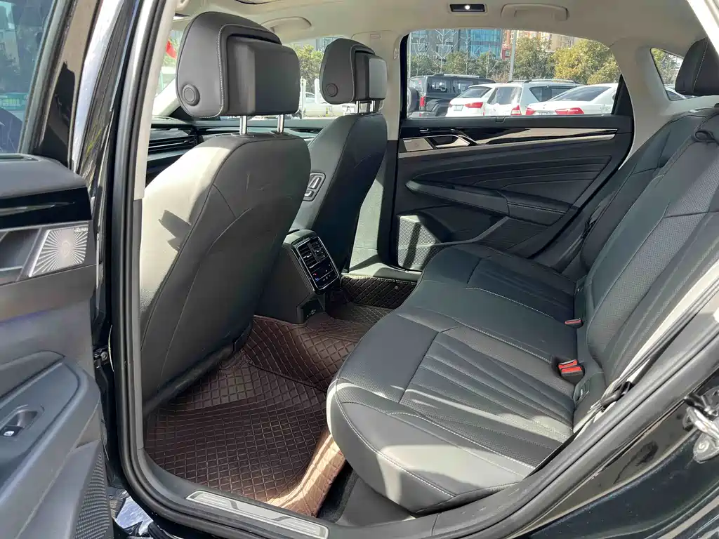 Volkswagen Passat — фото 4