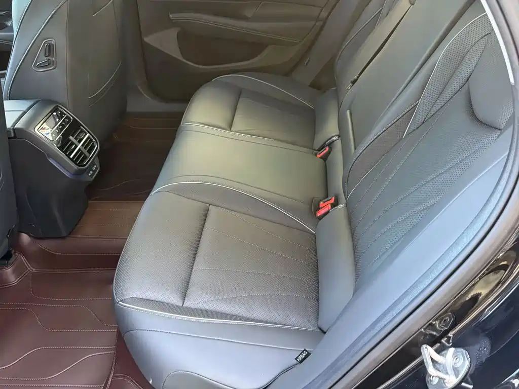 Volkswagen Passat — фото 18