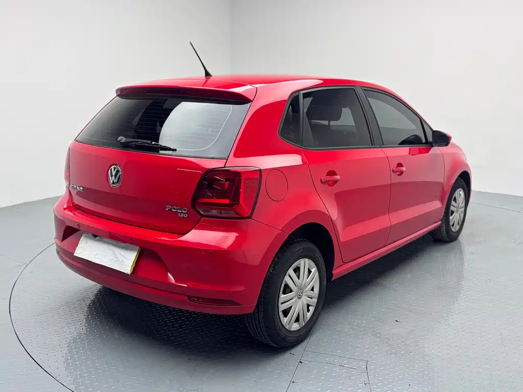 Volkswagen Polo — фото 10