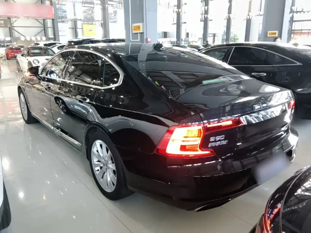 Volvo S90 — фото 4
