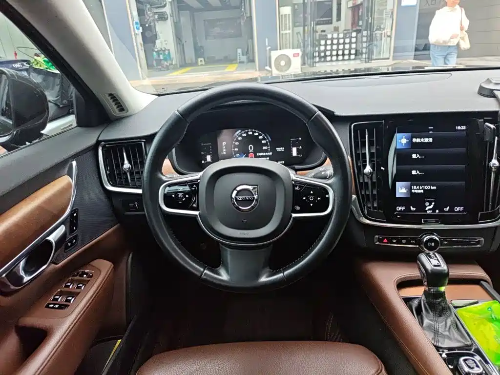 Volvo S90 — фото 6