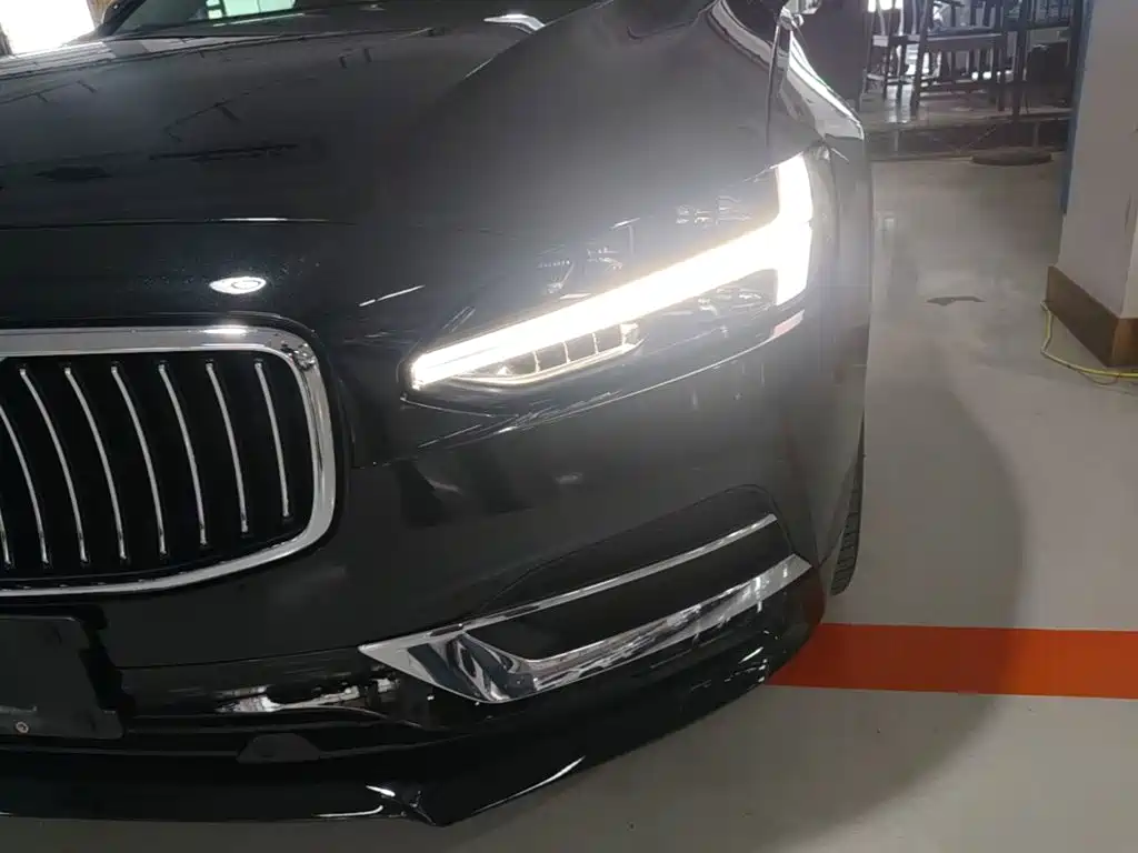 Volvo S90 — фото 23