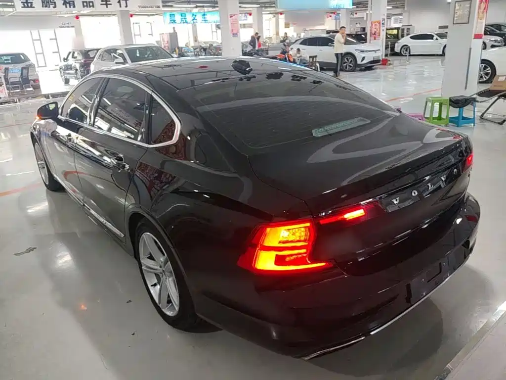 Volvo S90 — фото 4
