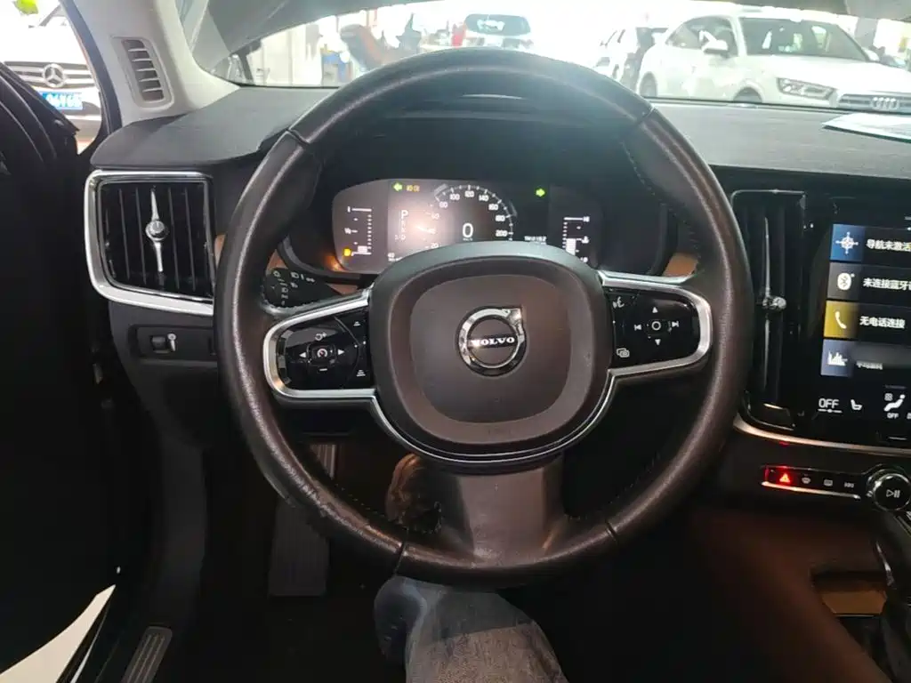 Volvo S90 — фото 10