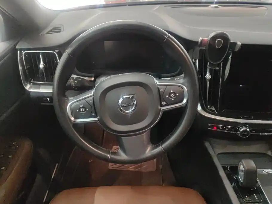 Volvo S60 — фото 15