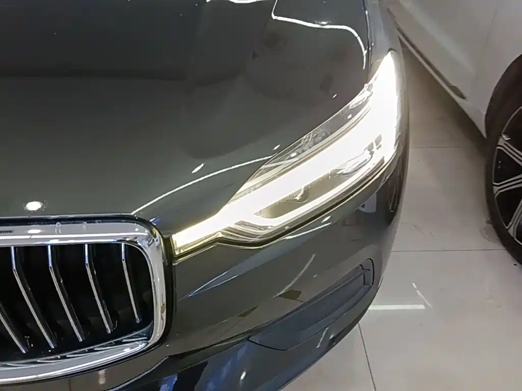 Volvo XC60 — фото 23
