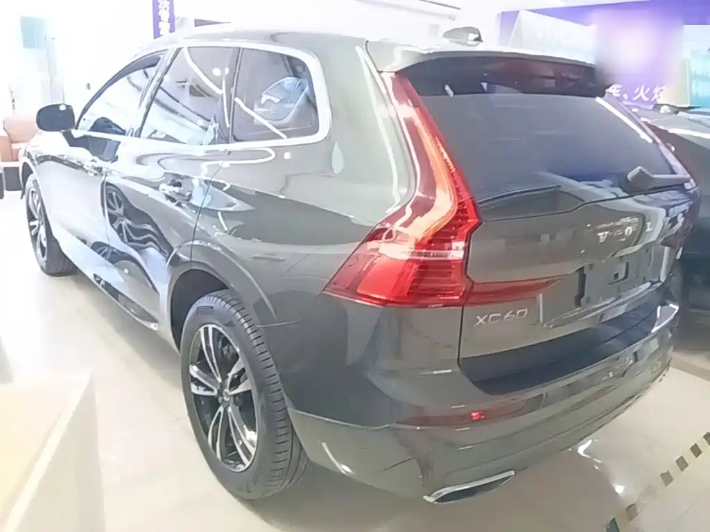 Volvo XC60 — фото 4