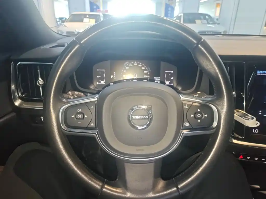 Volvo S60 — фото 10