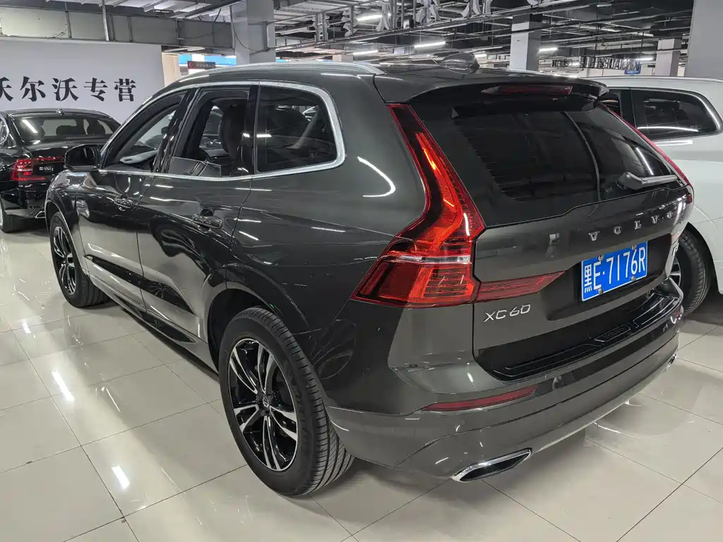 Volvo XC60 — фото 4