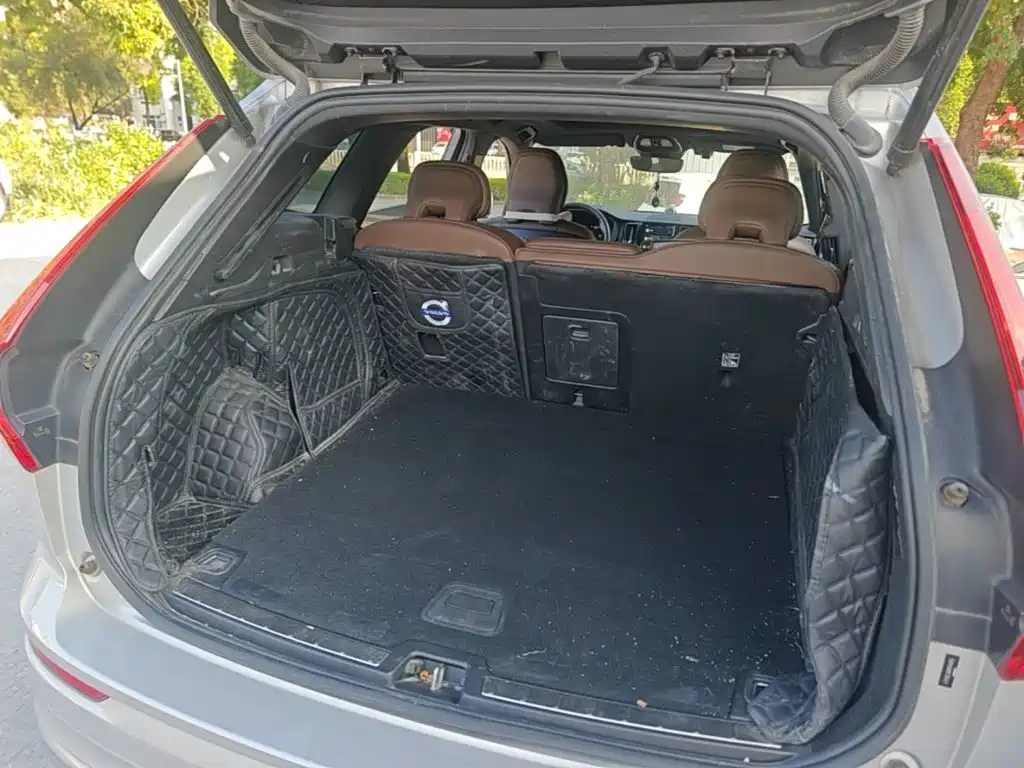 Volvo XC60 — фото 18