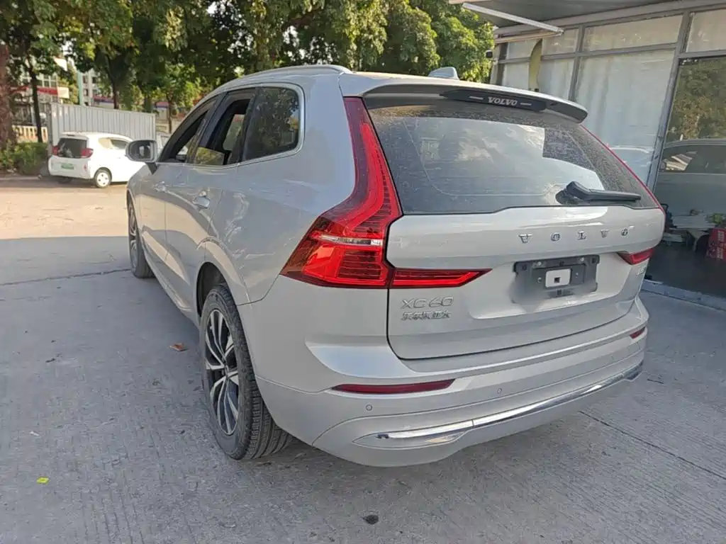Volvo XC60 — фото 4