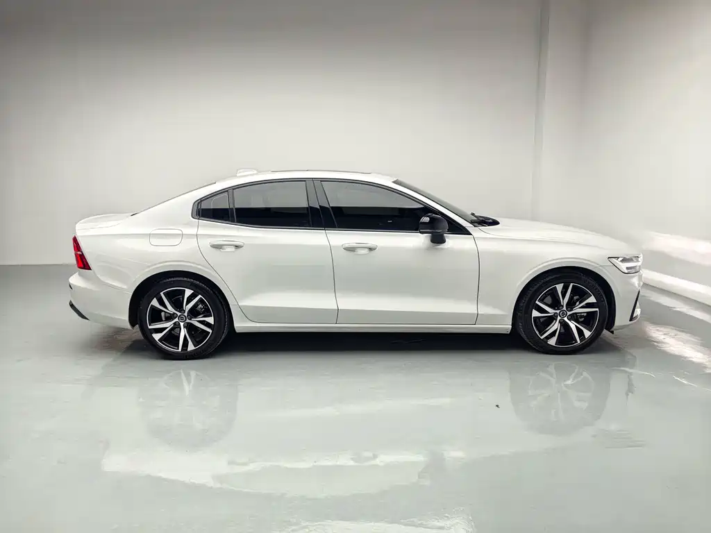 Volvo S60 — фото 10